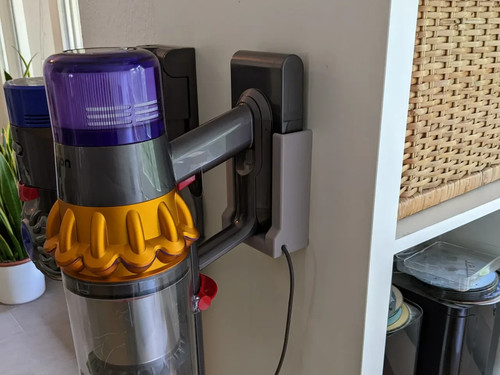 Vacuum cleaner charging - cleaner, dock